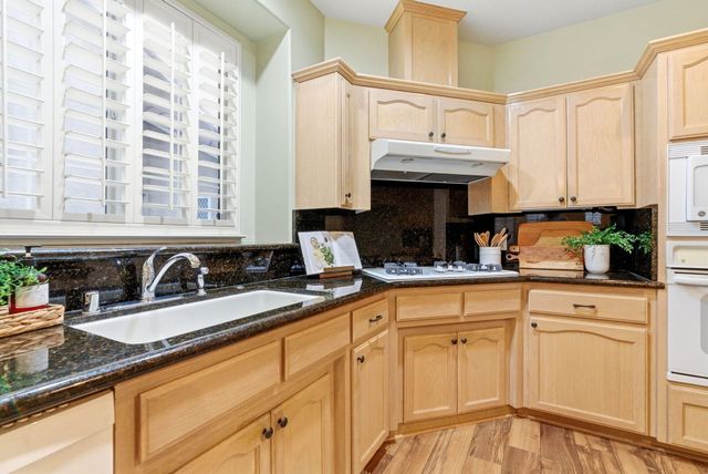 2467 Presidential Drive, Tulare, CA 93274