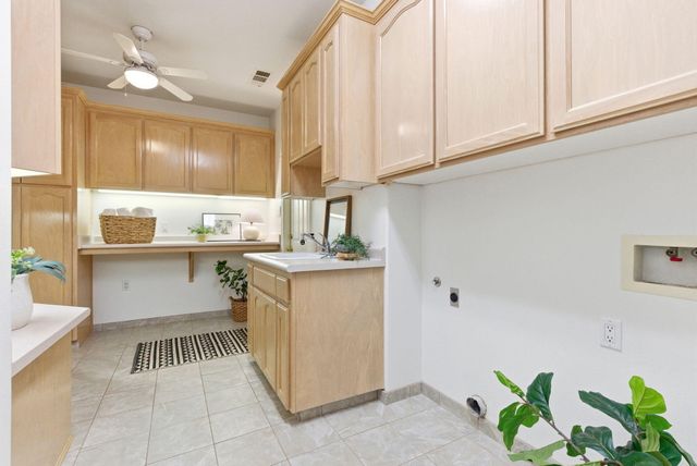 2467 Presidential Drive, Tulare, CA 93274