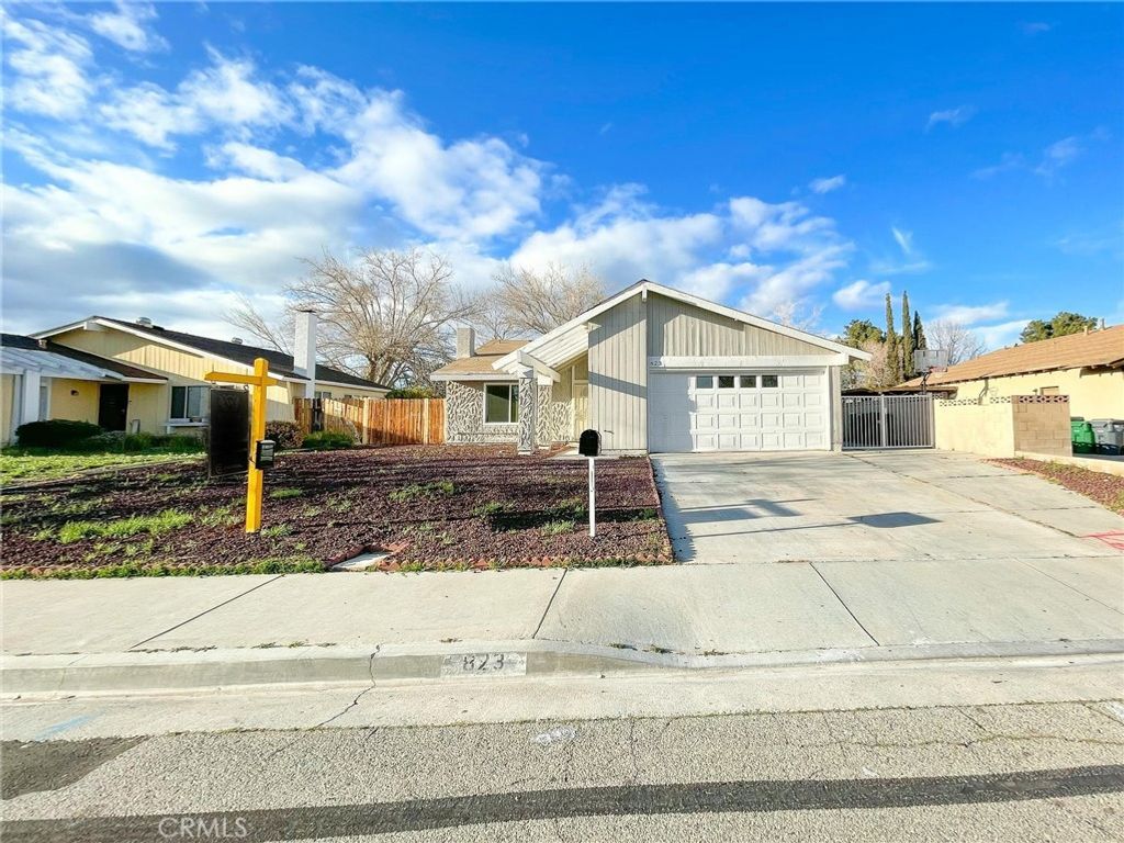 823 E Kildare Street, Lancaster, CA 93535