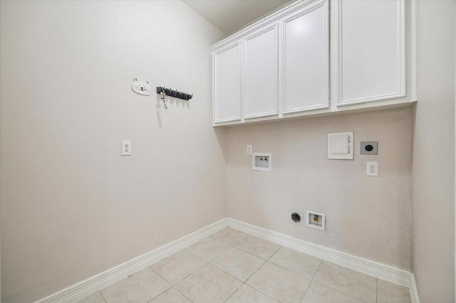 1703 Sutters Chase Drive, Sugar Land, TX 77479