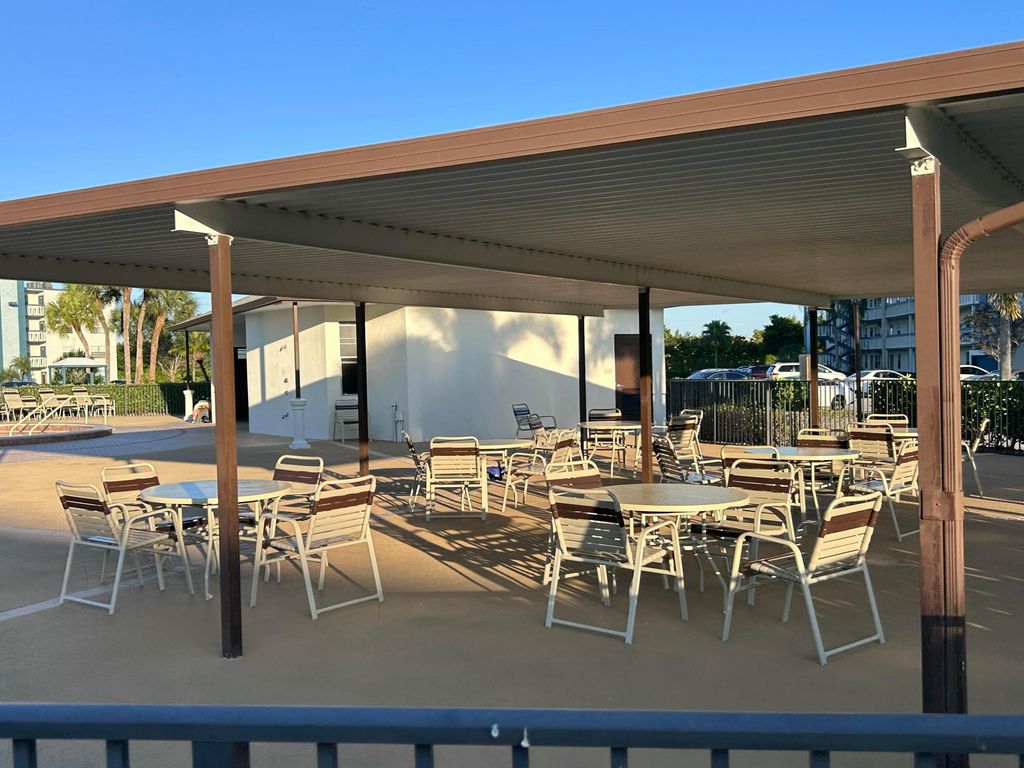 Image 11 of property listing at 4040 Lincoln C 4040, Boca Raton, FL 33434