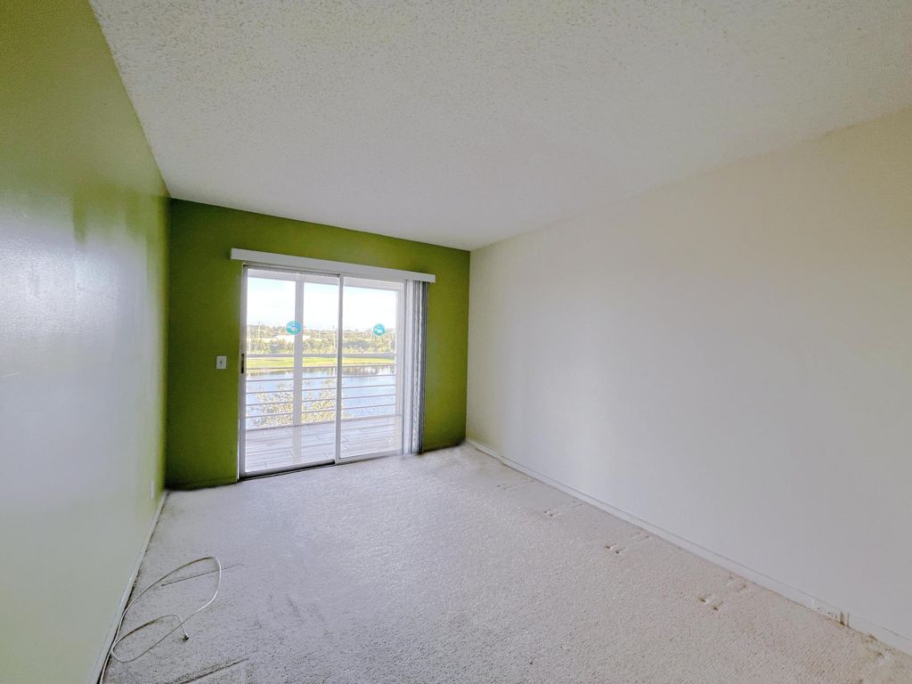 Image 4 of property listing at 4040 Lincoln C 4040, Boca Raton, FL 33434