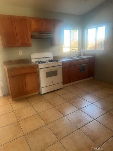 10606 Arlington, Adelanto, CA 92301