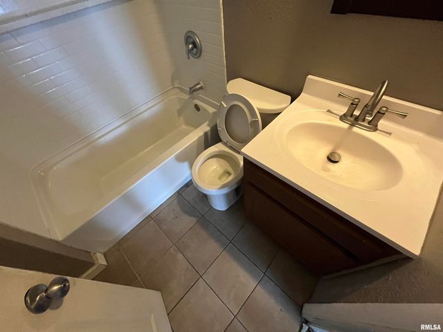 506 Caroline St Apt B, Peoria, IL 61603