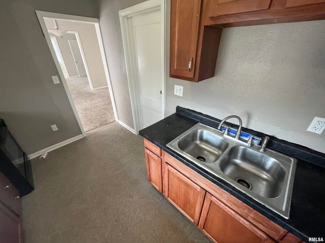 506 Caroline St Apt B, Peoria, IL 61603