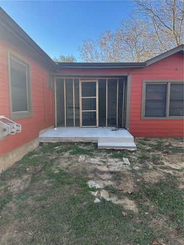 606 West Alligator Street, Caldwell, TX 77836