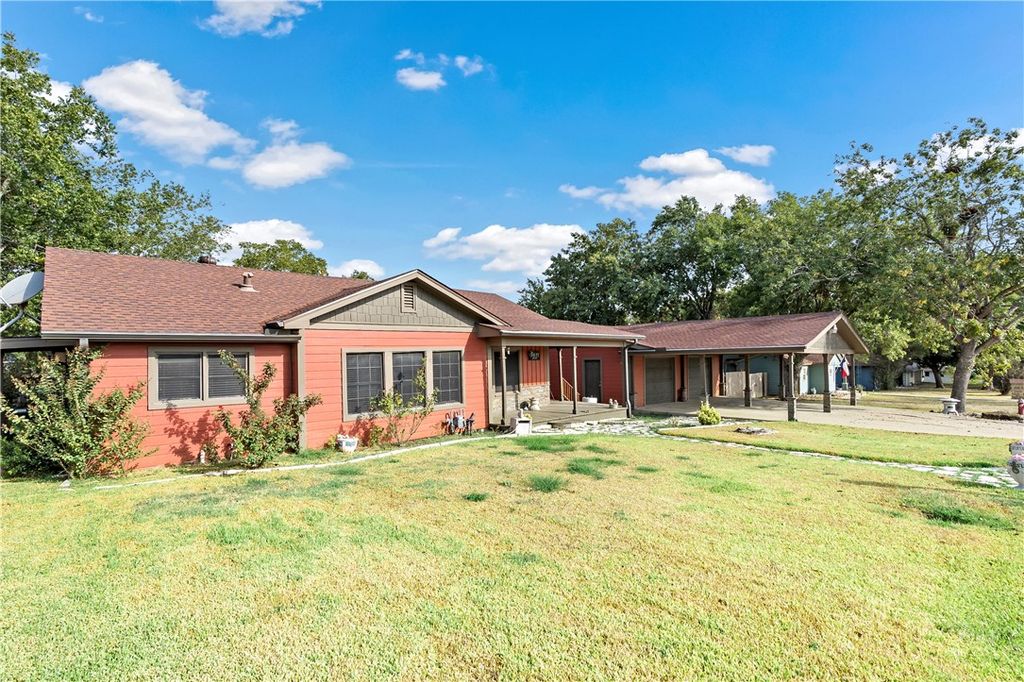 606 West Alligator Street, Caldwell, TX 77836 — photo 2