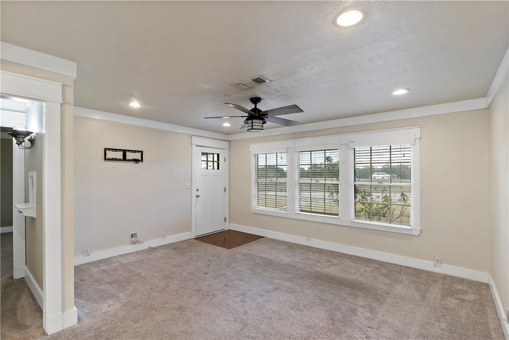 606 West Alligator Street, Caldwell, TX 77836 — photo 5
