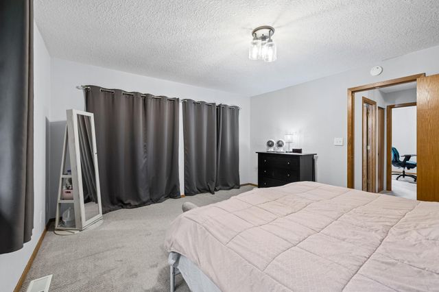 3253 Evergreen Drive, Eagan, MN 55121