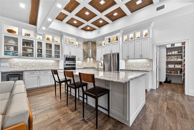 8525 Manor Drive, Bentonville, AR 72712