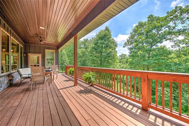 8525 Manor Drive, Bentonville, AR 72712