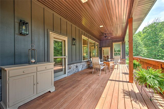 8525 Manor Drive, Bentonville, AR 72712