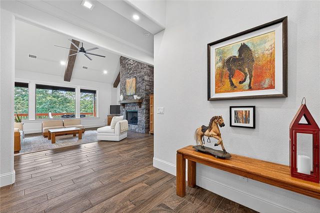 8525 Manor Drive, Bentonville, AR 72712