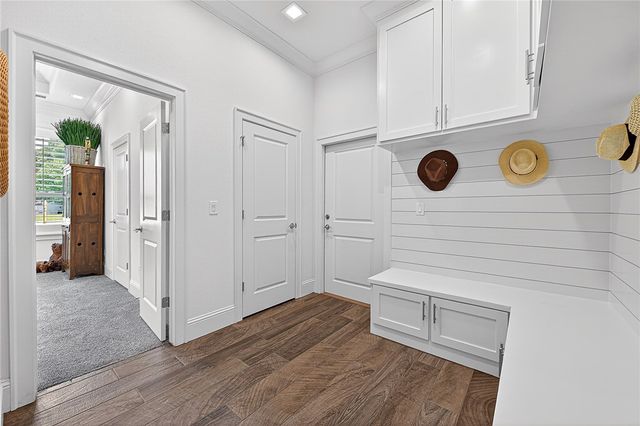 8525 Manor Drive, Bentonville, AR 72712