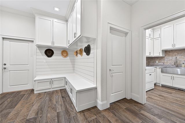 8525 Manor Drive, Bentonville, AR 72712