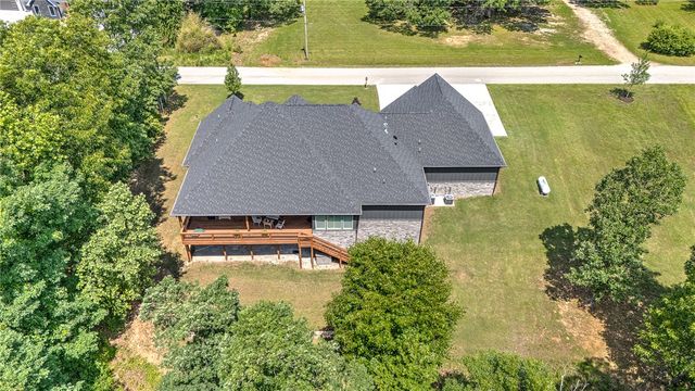 8525 Manor Drive, Bentonville, AR 72712