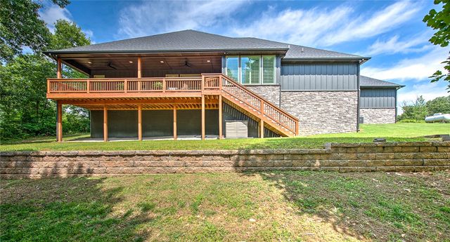 8525 Manor Drive, Bentonville, AR 72712