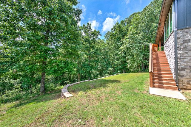 8525 Manor Drive, Bentonville, AR 72712