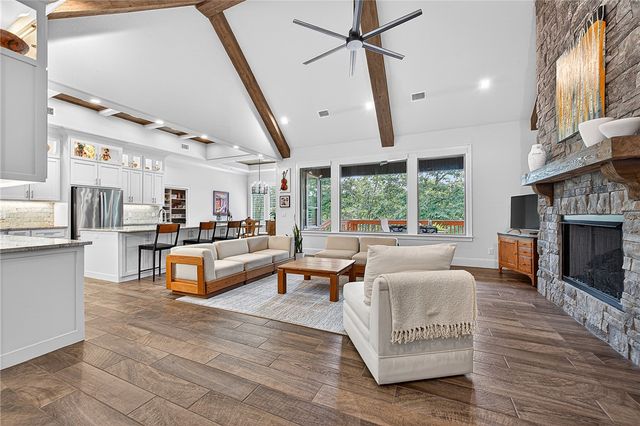 8525 Manor Drive, Bentonville, AR 72712