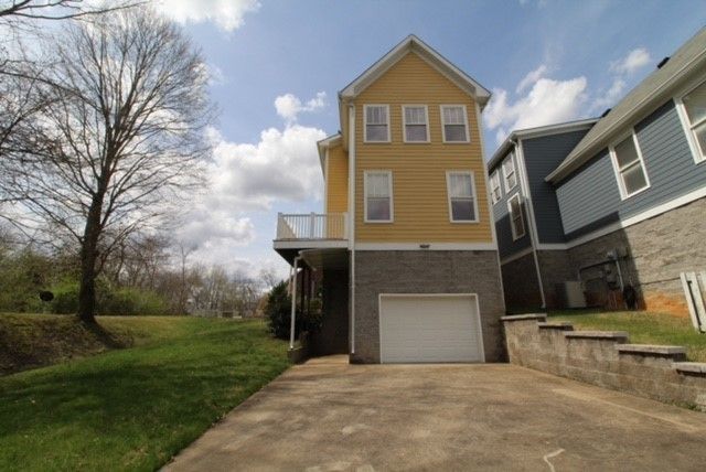 521 S 1st St, Clarksville, TN 37040