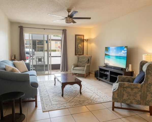 918 LAKE DESTINY ROAD A, Altamonte Springs, FL 32714
