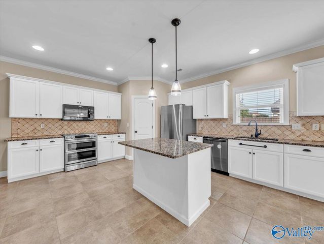 8 Crimson Cloud Blvd SW, Huntsville, AL 35824