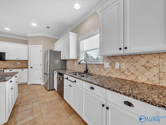 8 Crimson Cloud Blvd SW, Huntsville, AL 35824