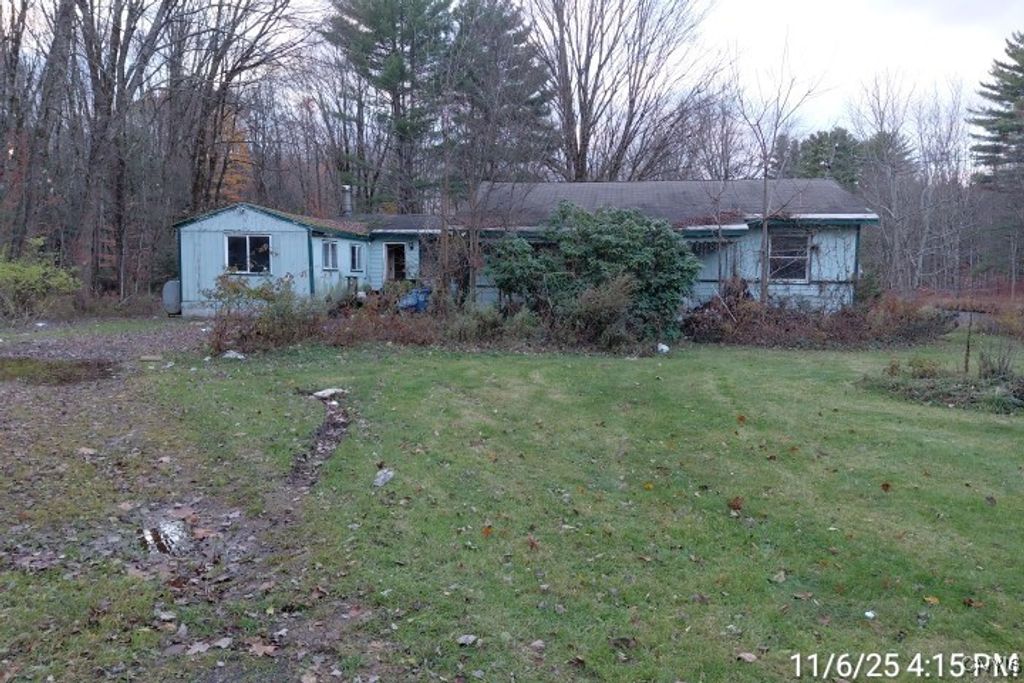 31 Cemetary Road, Constantia, NY 13044