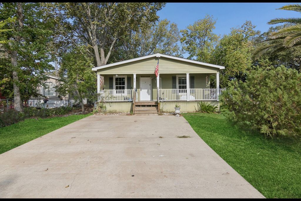 4619 2nd Street, Bacliff, TX 77518