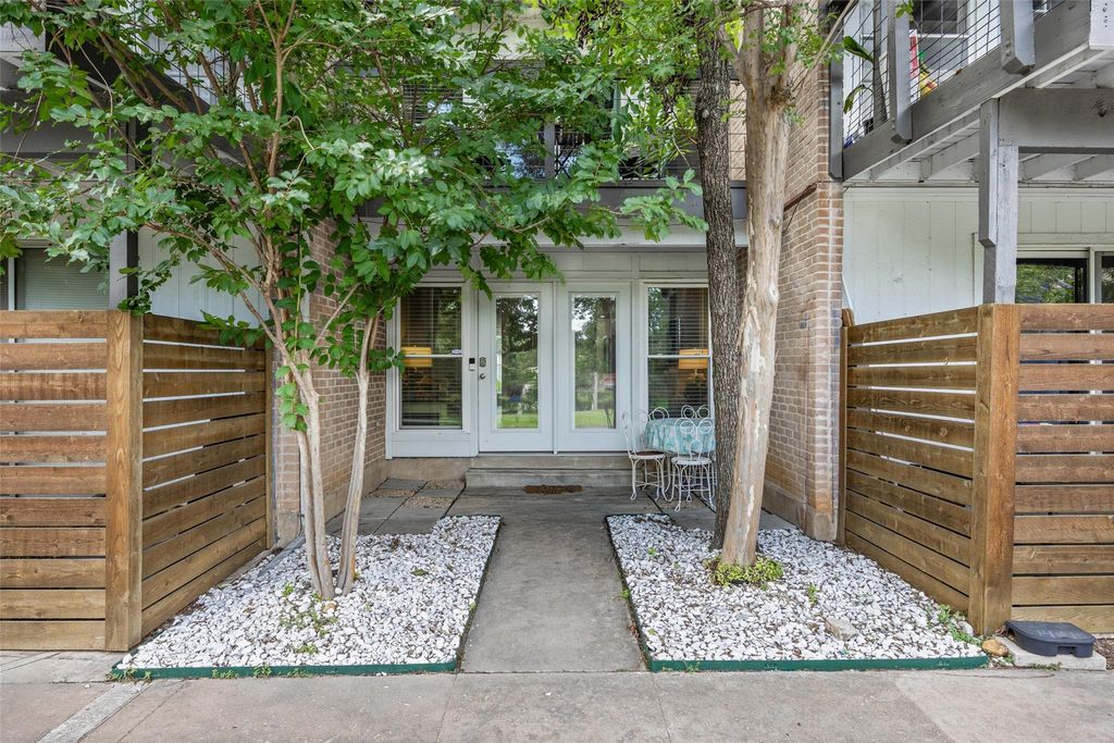 3809 Menchaca RD C, Austin, TX 78704
