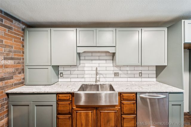 6103 S 223rd East Avenue, Broken Arrow, OK 74014