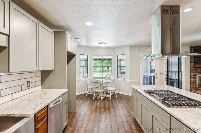 6103 S 223rd East Avenue, Broken Arrow, OK 74014