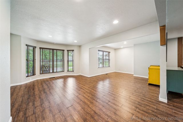 6103 S 223rd East Avenue, Broken Arrow, OK 74014