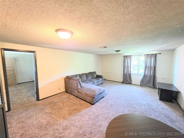 6103 S 223rd East Avenue, Broken Arrow, OK 74014