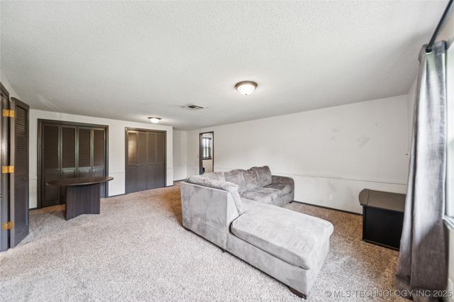 6103 S 223rd East Avenue, Broken Arrow, OK 74014