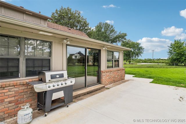 6103 S 223rd East Avenue, Broken Arrow, OK 74014