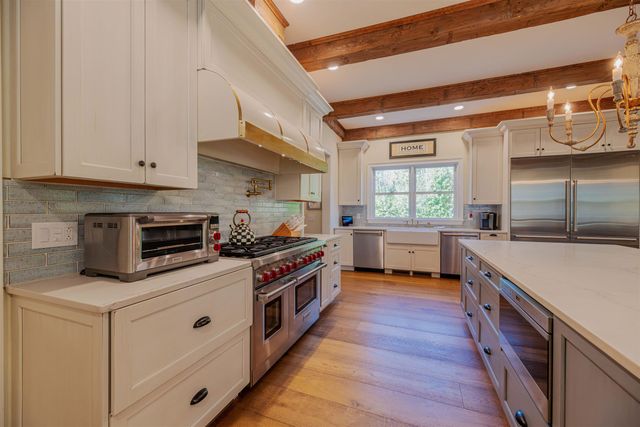 144 Taconic Road, Manchester, VT 05254