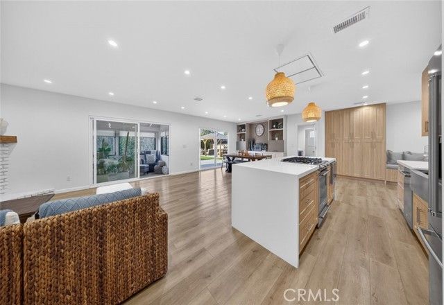 17831 Fullerfarm Street, Northridge (los Angeles), CA 91325