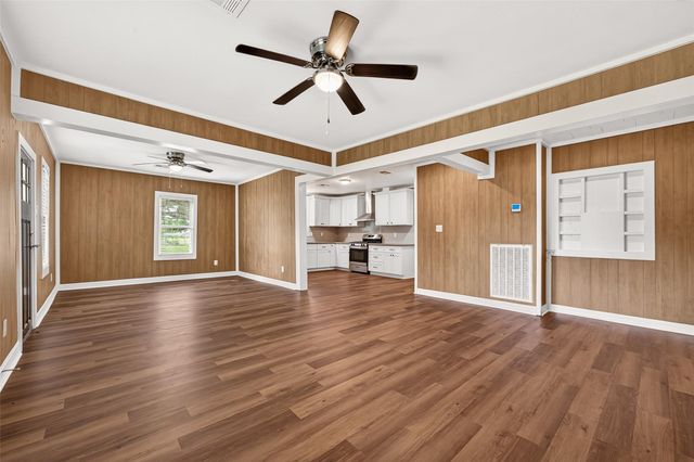8111 Main Street, Needville, TX 77461