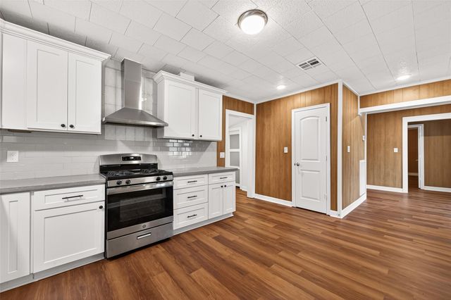8111 Main Street, Needville, TX 77461