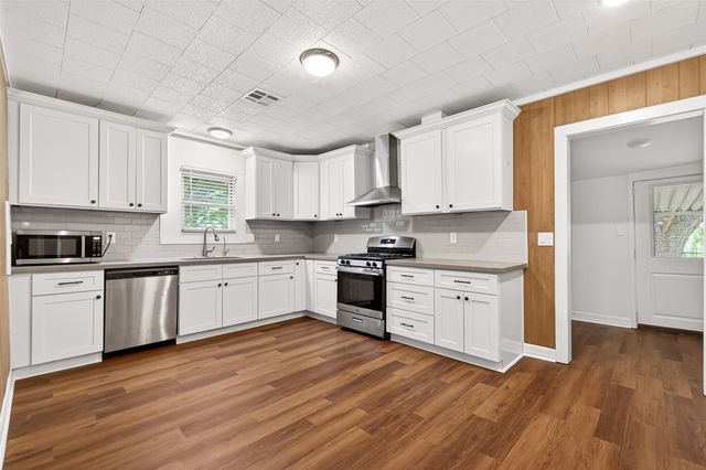 8111 Main Street, Needville, TX 77461