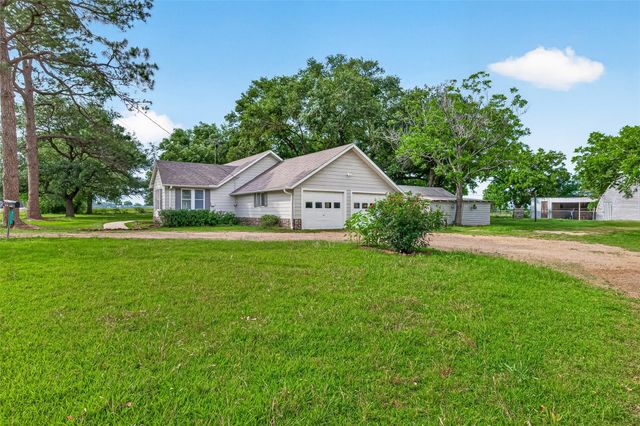 8111 Main Street, Needville, TX 77461