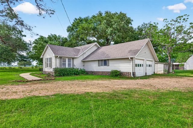 8111 Main Street, Needville, TX 77461