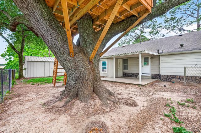 8111 Main Street, Needville, TX 77461