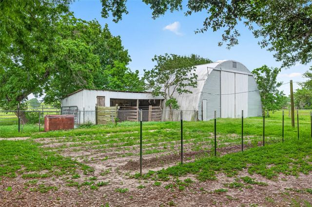 8111 Main Street, Needville, TX 77461