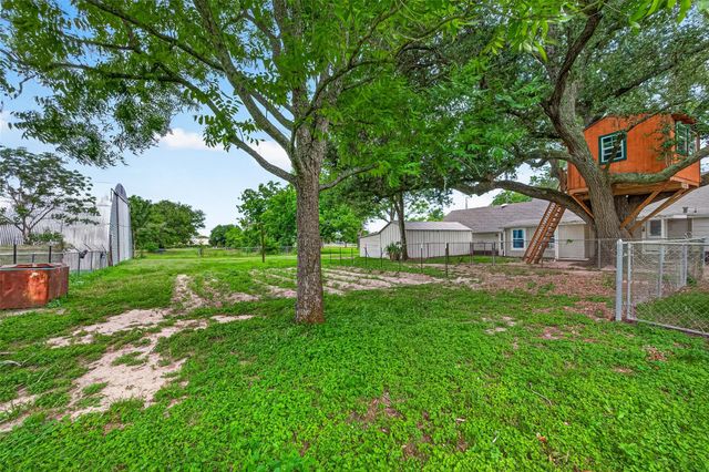 8111 Main Street, Needville, TX 77461