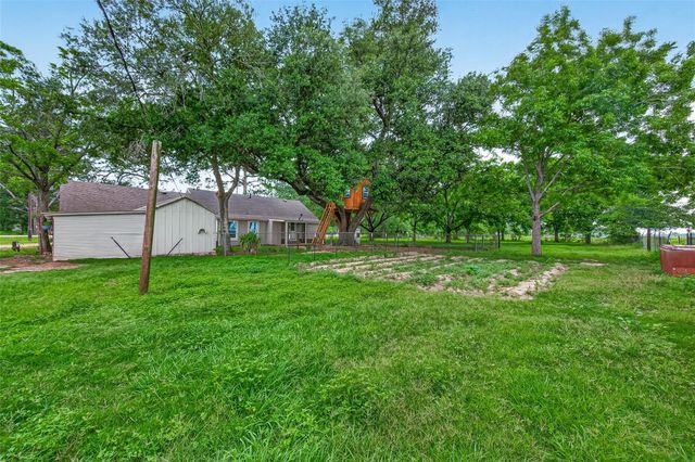 8111 Main Street, Needville, TX 77461
