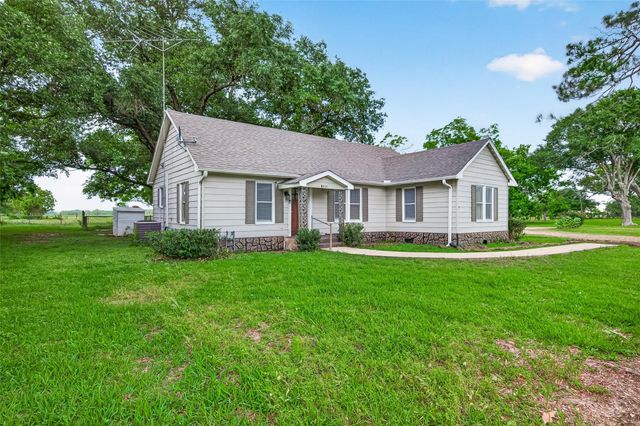 8111 Main Street, Needville, TX 77461