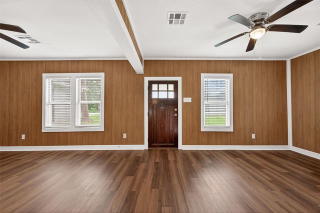 8111 Main Street, Needville, TX 77461