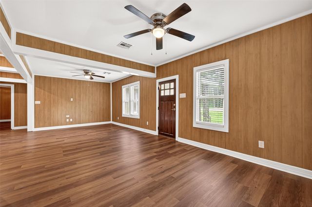 8111 Main Street, Needville, TX 77461